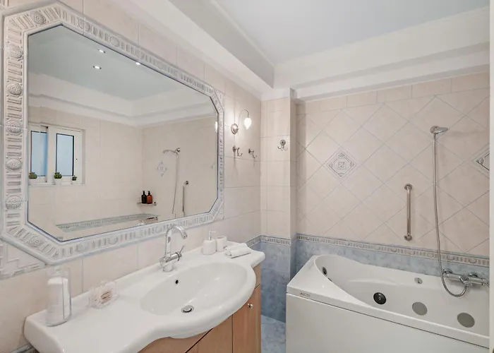 Marine Luxury Каламата